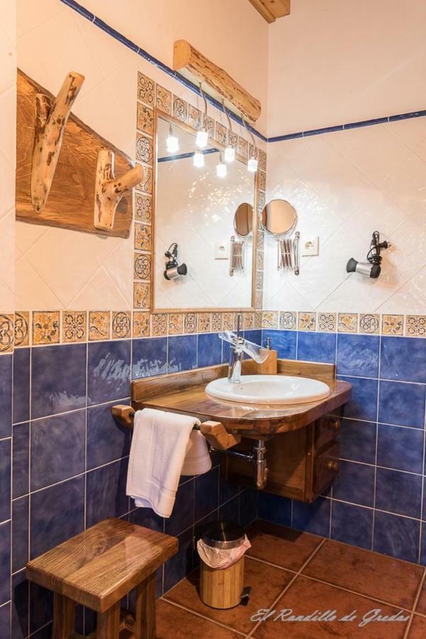 Pensjonat El Rondillo De Gredos Hoyos del Collado Zewnętrze zdjęcie